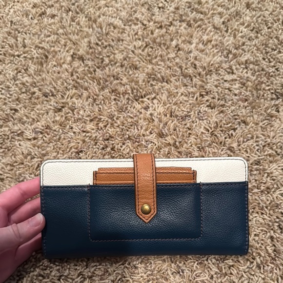 Fossil Navy and Tan Wallets with Classic Design - Picture 1 of 8